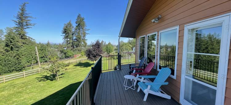 Family friendly home on Flathead River with amazing views, dock and toys galore图片