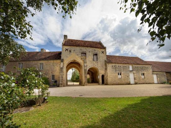 宜必思法莱斯诺曼底之心酒店