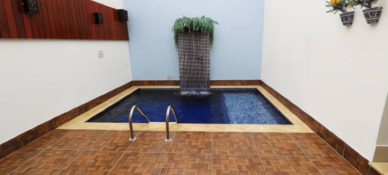 豪华汽车旅馆(Motel Luxury)图片