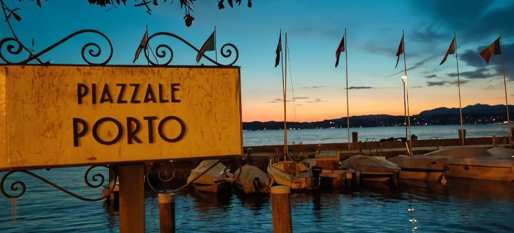 西尔苗内奢华套房酒店(Luxury Suite Sirmione)图片