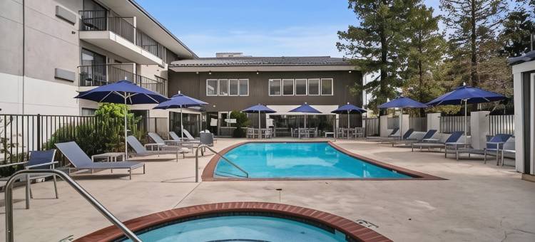 奥克兰海沃德拉昆塔温德姆套房酒店(La Quinta Inn & Suites by Wyndham Oakland - Hayward)图片