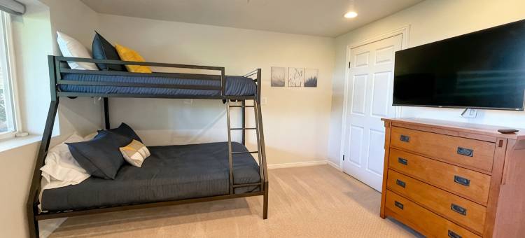 整层采光地下室2卧1卫带迷人景观公寓(Full Above Ground Basement 2 BR 1 B w/ Gorgeous Views)图片