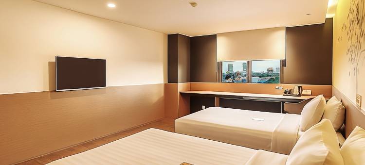 唐格朗黄蜂酒店(Yellow Bee Tangerang)图片