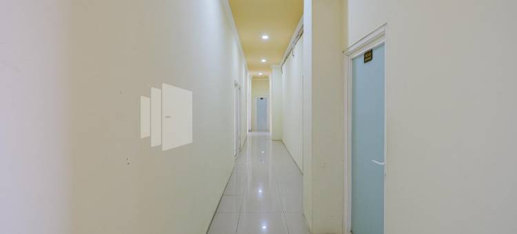 格兰德肯卡纳沙里亚旅馆尼尔威萨塔巴哈里拉蒙甘-红门酒店Mitra(Grand Kencana Guesthouse Syariah Near Wisata Bahari Lamongan)图片