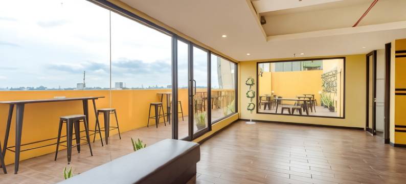 唐格朗黄蜂酒店(Yellow Bee Tangerang)图片