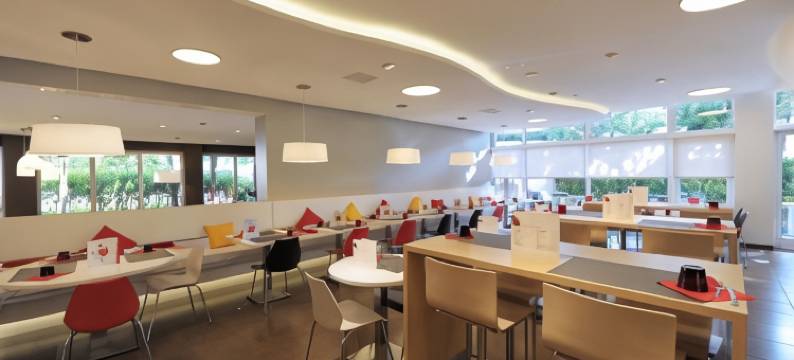 宜必思巴塞罗那科尔内亚酒店(Ibis Barcelona Cornella)图片