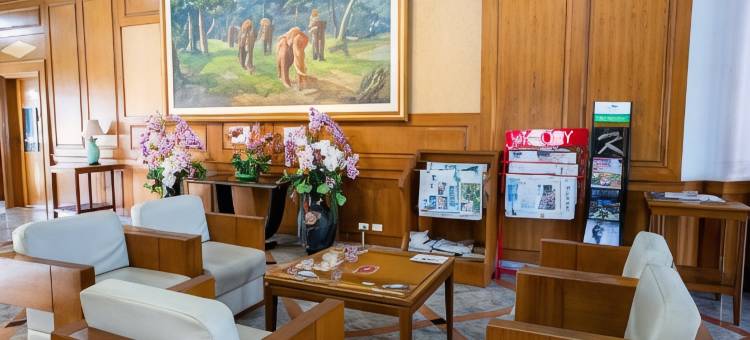 苏林宏伟酒店(Surin Majestic Hotel)图片