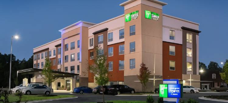 Holiday Inn Express & Suites Fayetteville South图片