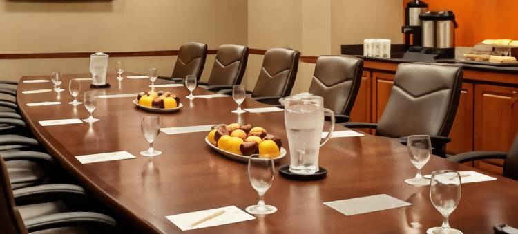 底特律迪尔伯恩希尔顿逸林酒店(DoubleTree by Hilton Detroit - Dearborn)图片