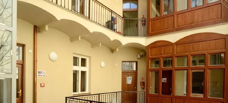 布拉格查理大桥安心居酒店(Safestay Prague Charles Bridge)图片