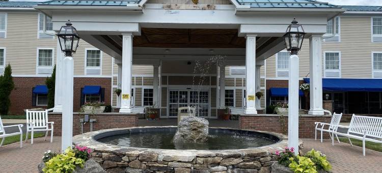 舒适套房酒店(Comfort Inn & Suites Sturbridge-Brimfield)图片