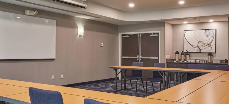 梅德福机场万怡酒店(Courtyard Medford Airport)图片