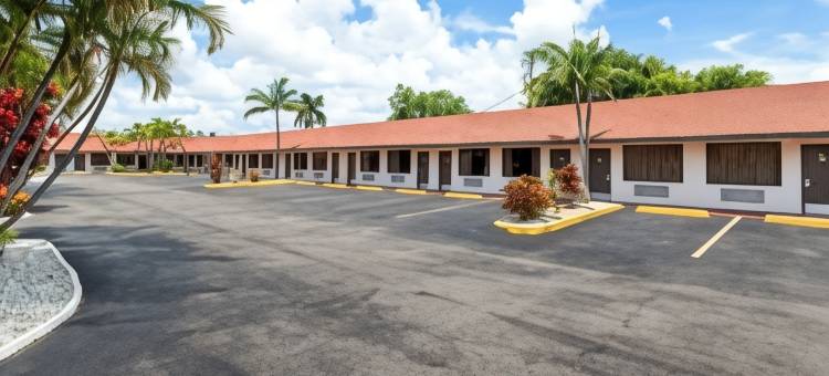 佛罗里达市霍姆斯特德大沼泽地速 8 酒店(Super 8 by Wyndham, Florida City/Homestead/Everglades)图片