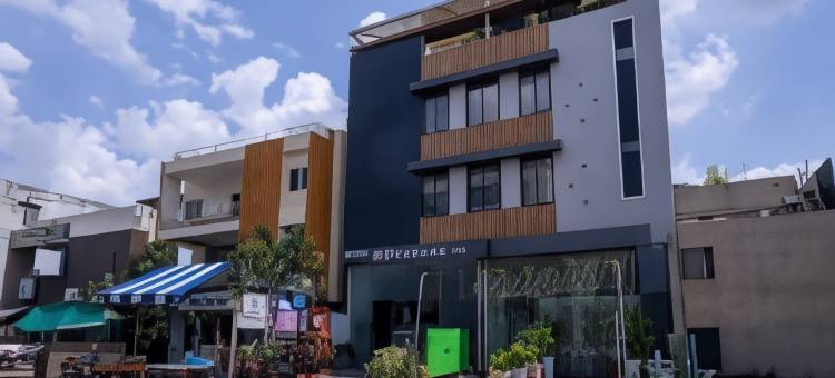 普拉瓦萨酒店，德瓦斯纳卡(Hotel Pravasa Stay, Dewas Naka)图片