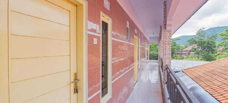 红多兹伊斯兰酒店@梳邦坦巴克梅卡街(RedDoorz Syariah @ Tambak Mekar Street Subang)图片