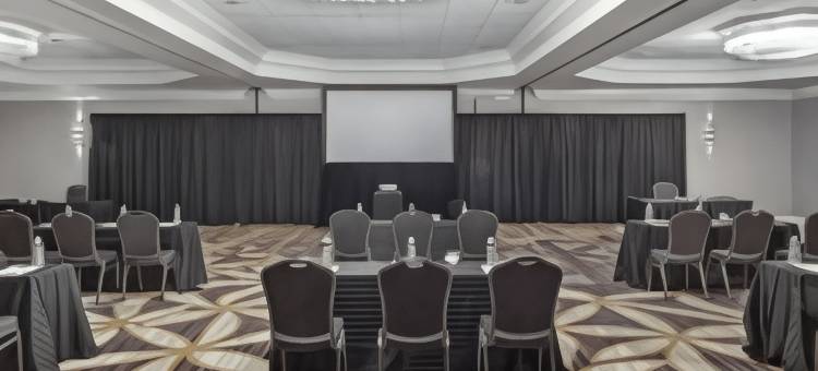 威奇托机场希尔顿逸林酒店(DoubleTree by Hilton Hotel Wichita Airport)图片