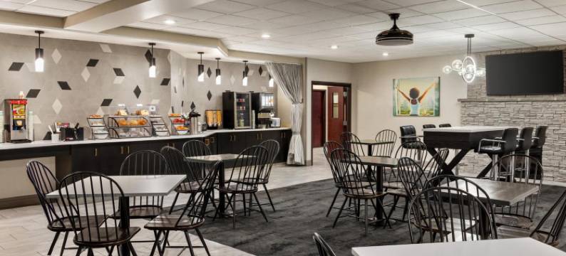 莱克乔治拉昆塔温德姆酒店套房(La Quinta Inn & Suites by Wyndham Lake George)图片