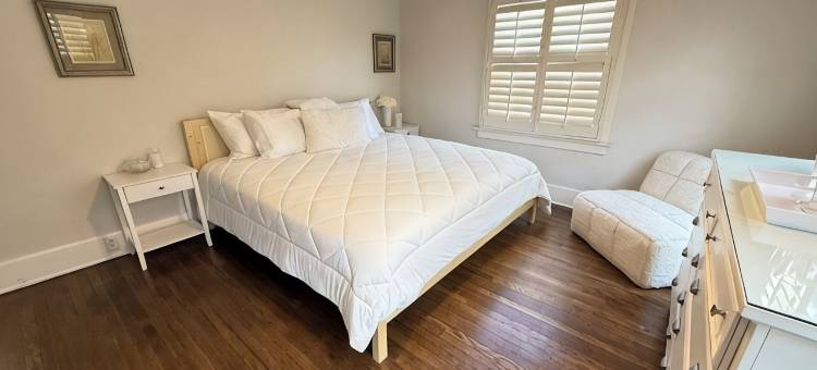 佐拉白门步行可达海滩、海湾、商店&餐厅乡村别墅(La Jolla White Door Cottage walking distance to beach, cove, shops, &restaurants)图片