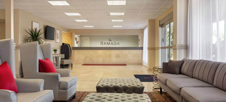 萨拉索塔海滨温德姆华美达酒店(Ramada by Wyndham Sarasota Waterfront)图片