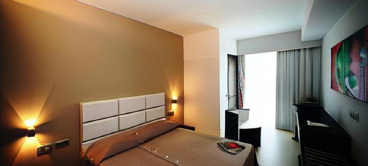 白色酒店(White Hotel)图片
