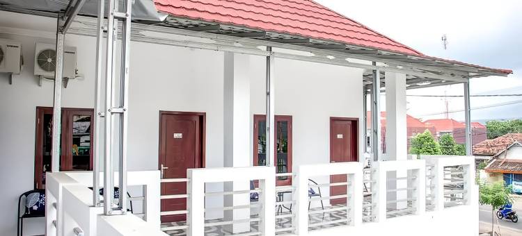 萨马尔乌鲁伊斯兰教友好旅馆-RedDoorz靠近吉打邦(Samar Wulu Guest House Syariah Mitra RedDoorz Near Ketapang)图片