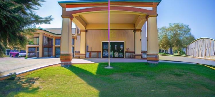 OYO 近沙纳 TX 的莫尔顿旅馆及套房(Moulton Inn &  Suites by OYO Near Shiner TX)图片