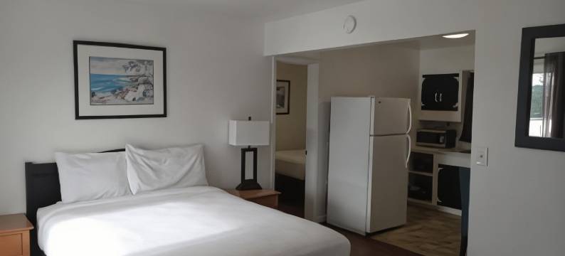 蓝色海岸套房酒店(Blue Coast Inn & Suites)图片