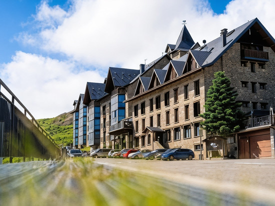 YoY 萨连特 4 号别墅酒店