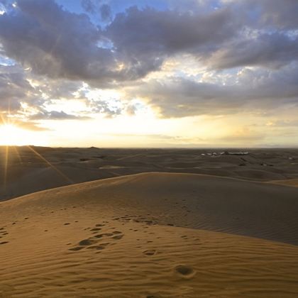 内蒙古呼和浩特+希拉穆仁草原+银肯塔拉沙漠生态文化旅游区2日1晚私家团
