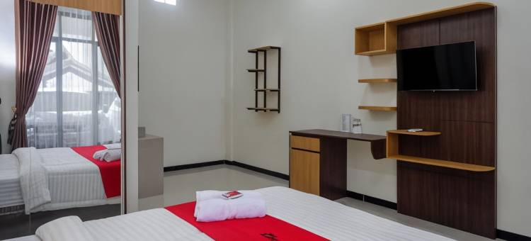 红多兹酒店-近蒂尔托纳迪2号航站楼(RedDoorz Near Terminal Tirtonadi 2)图片