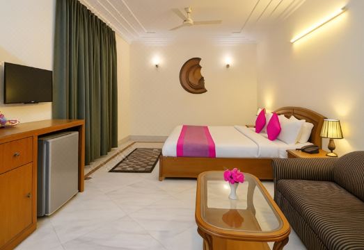 Hotel Pablas International, New Delhi, Near Metro Hotel Overview