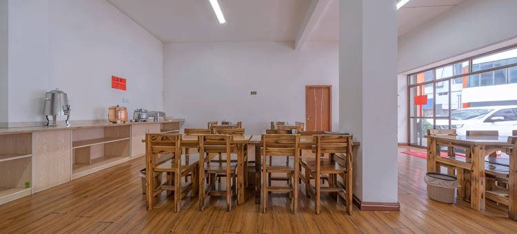临沧瑞晨酒店(玉龙湖公园店)图片