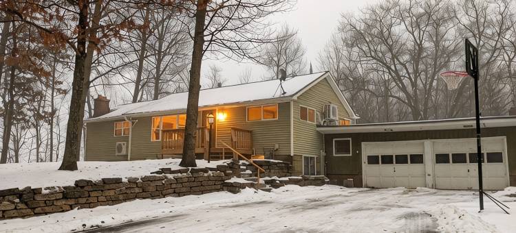 林中静谧湖畔2500平方英尺翻新乡村民宿(2500 SF Remodeled Cottage on a Quiet Lake in the Woods)图片