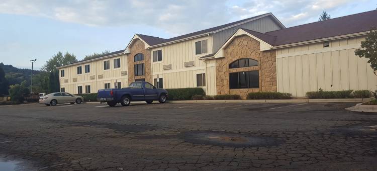 独立镇美洲最佳价值套房酒店(Americas Best Value Inn and Suites Independence)图片