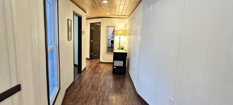 WOW Huge Catfish Lake Home 13br 5ba, Sleeps 26, Eag River Chain/weddings/events图片