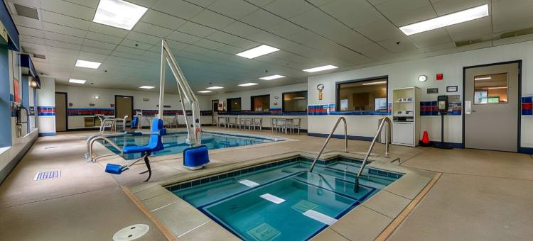 克里斯特尔莱克丽怡酒店(Country Inn & Suites by Radisson, Crystal Lake, IL)图片