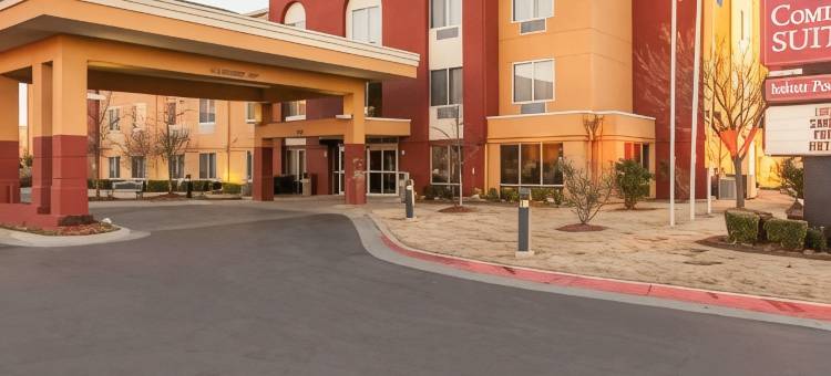 舒适套房酒店-中心/44号州际公路(Comfort Suites Central-I-44)图片