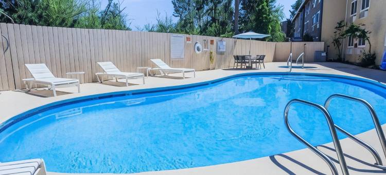 品质酒店-柯克兰(Quality Inn Kirkland)图片