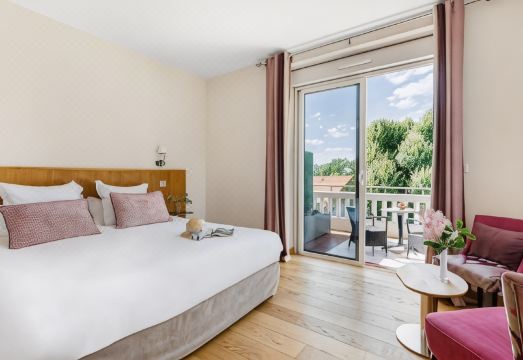 Villa Elisa M Hotel Overview