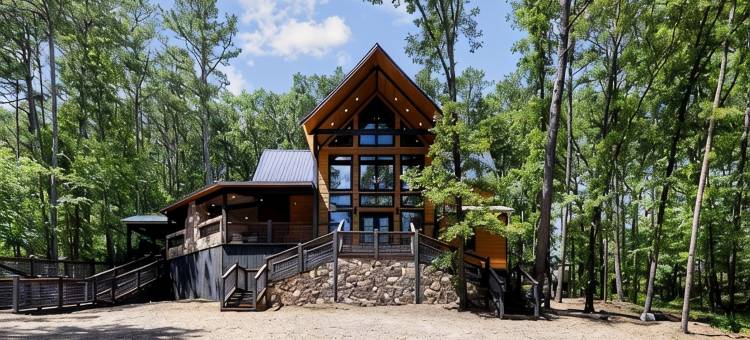 波本熊高端木屋, 湖, 热水浴缸, 火坑, 游乐设施, 游戏(The Bourbon Bear High-Profile Lodge, Near Lake, Hot Tub, Firepit, Playset, Games)图片