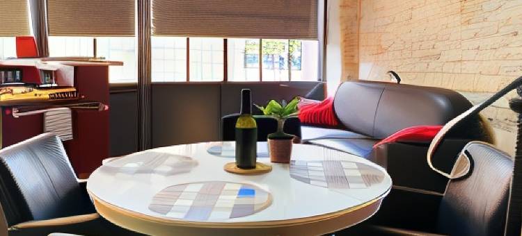 客栈老板(L'Aubergiste)图片