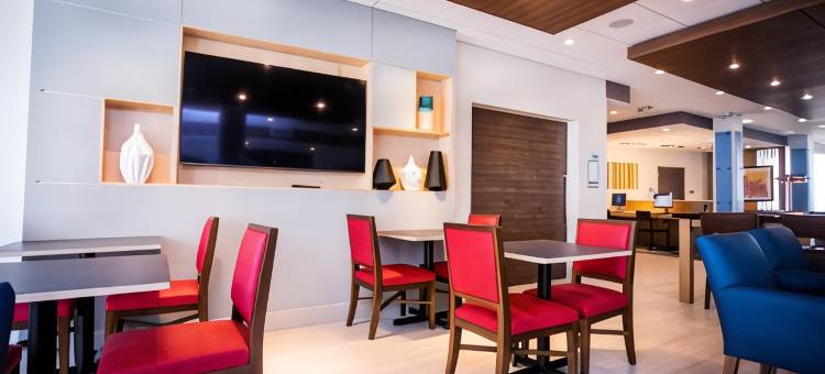 里霍博斯比奇智选假日套房酒店(Holiday Inn Express & Suites Rehoboth Beach)图片