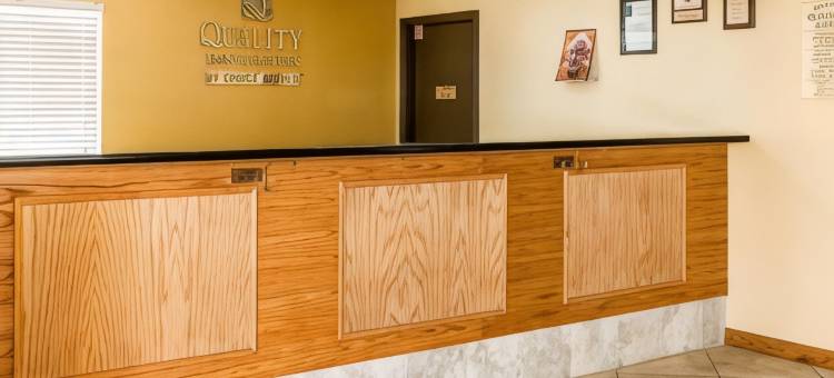 谢尔比维尔 I-74 凯艺套房酒店(Quality Inn & Suites Shelbyville I-74)图片