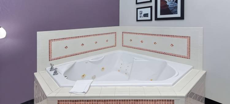 博林格林拉昆塔温德姆套房酒店(La Quinta Inn & Suites by Wyndham Bowling Green)图片