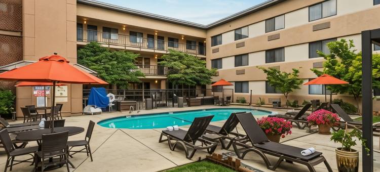 雷丁牛津套房酒店(Oxford Suites Redding)图片