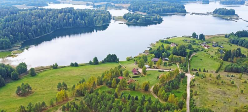 Resort by Nava Lake图片