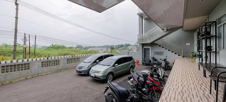 红多兹酒店-近冼都环路出口收费站(RedDoorz Near Exit Toll Sirkuit Sentul)图片