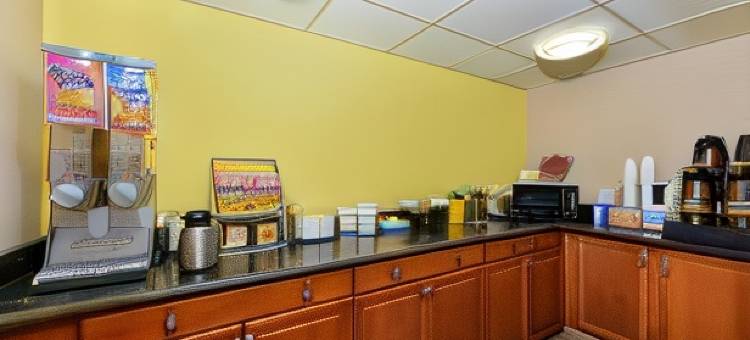 克拉克斯维尔东北速8酒店(Super 8 by Wyndham Clarksville Northeast)图片
