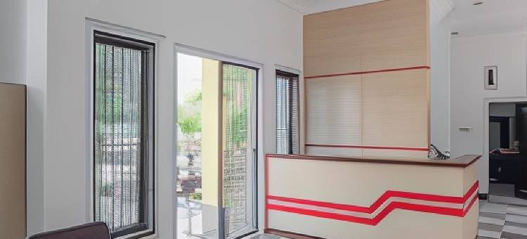 瑞德多兹酒店 - 近占碑苏丹塔哈机场(RedDoorz Syariah Near Sultan Thaha Airport Jambi)图片