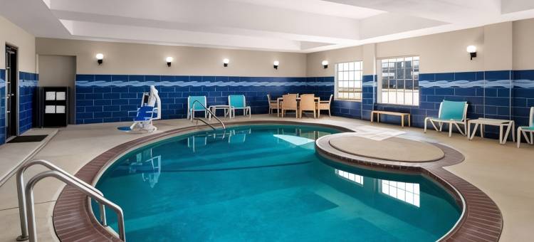 登顿大学路拉昆塔温德姆套房酒店(La Quinta Inn & Suites by Wyndham Denton - University Drive)图片